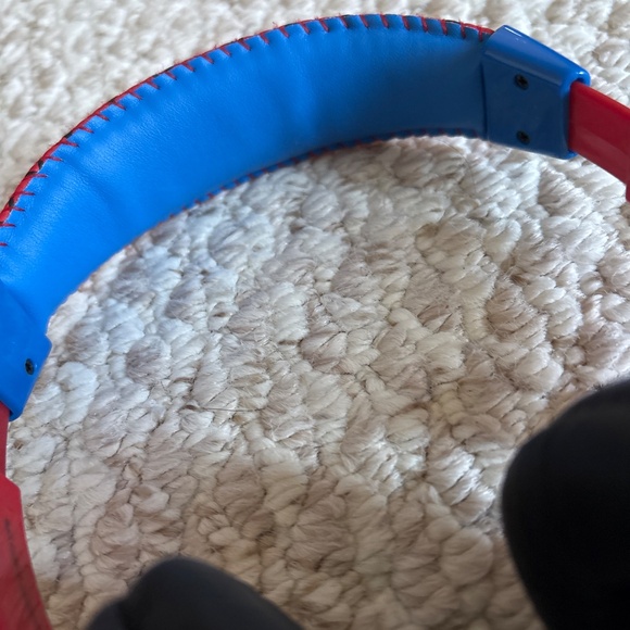 Adjustable Kids Headphones - Picture 5 of 7